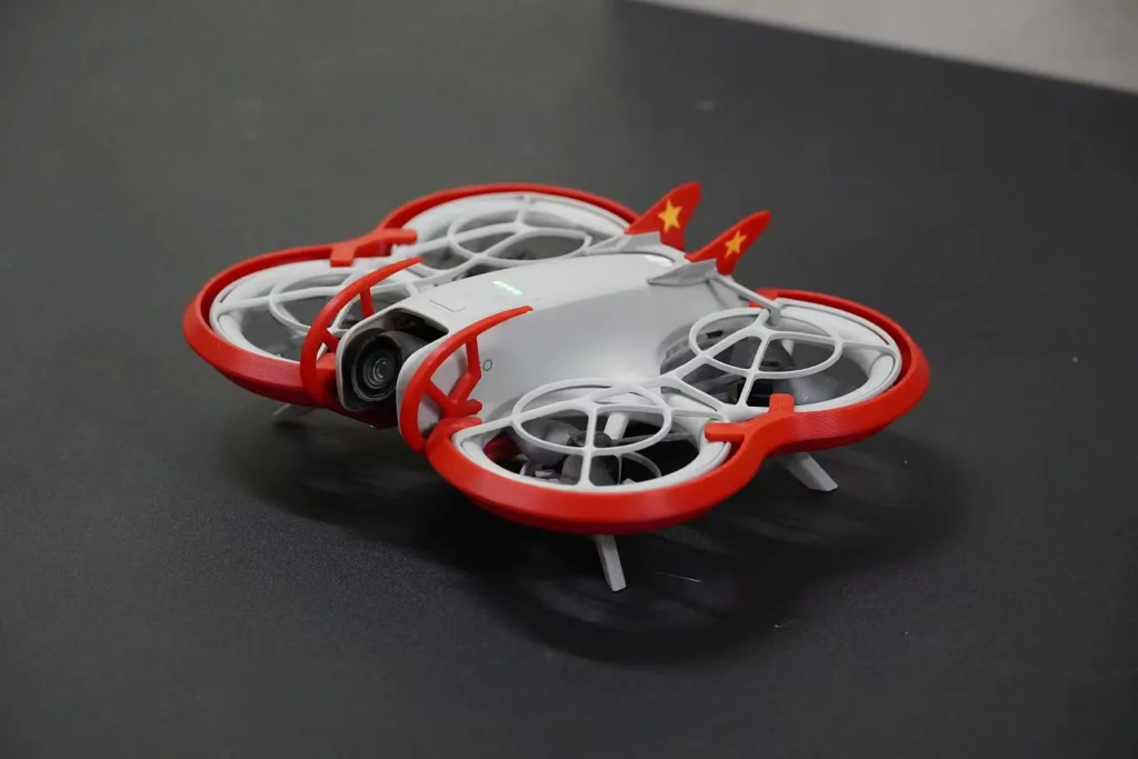 DJI Neo fazendo QuickShots automáticos